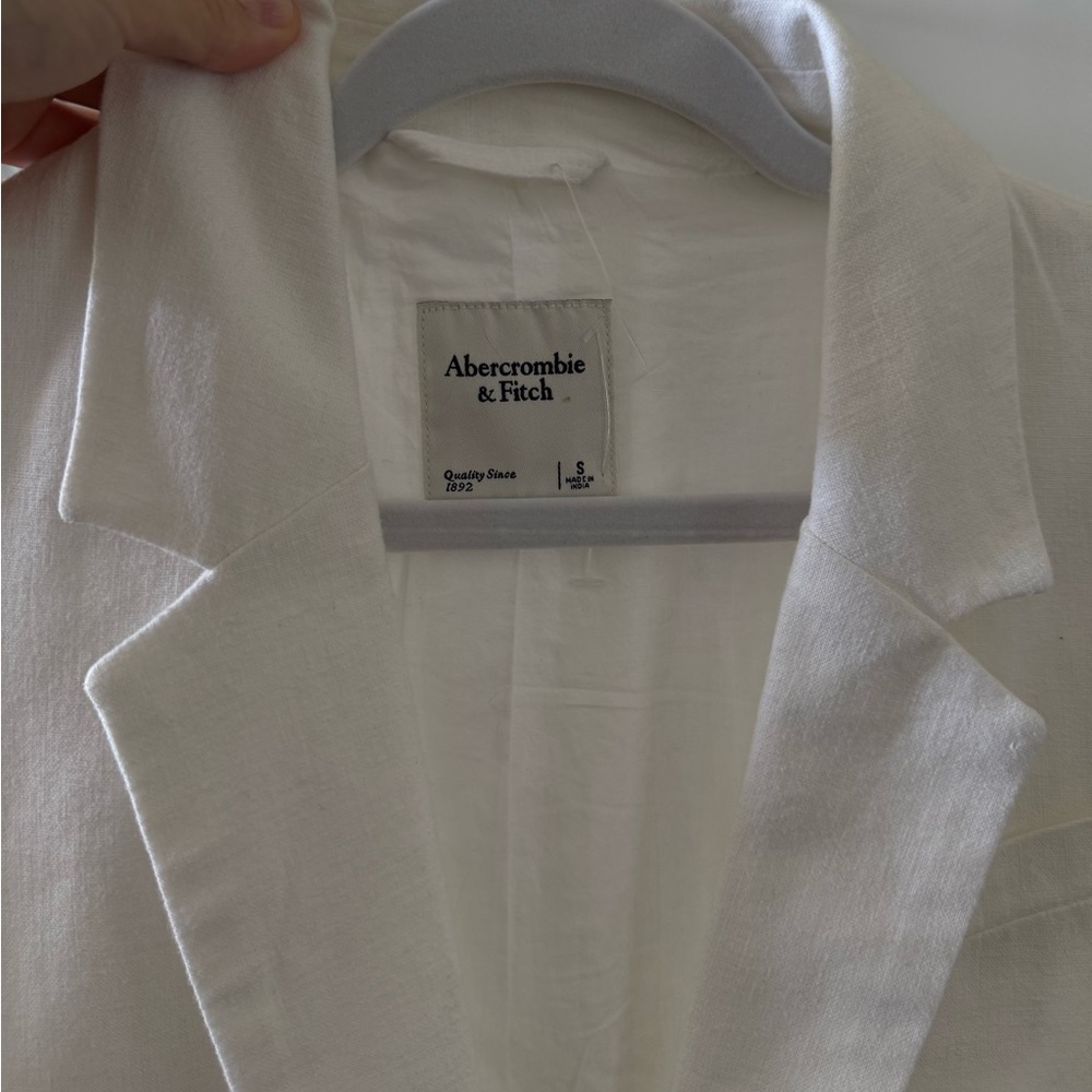 Abercrombie and Fitch linen blend blazer - Picture 3 of 6